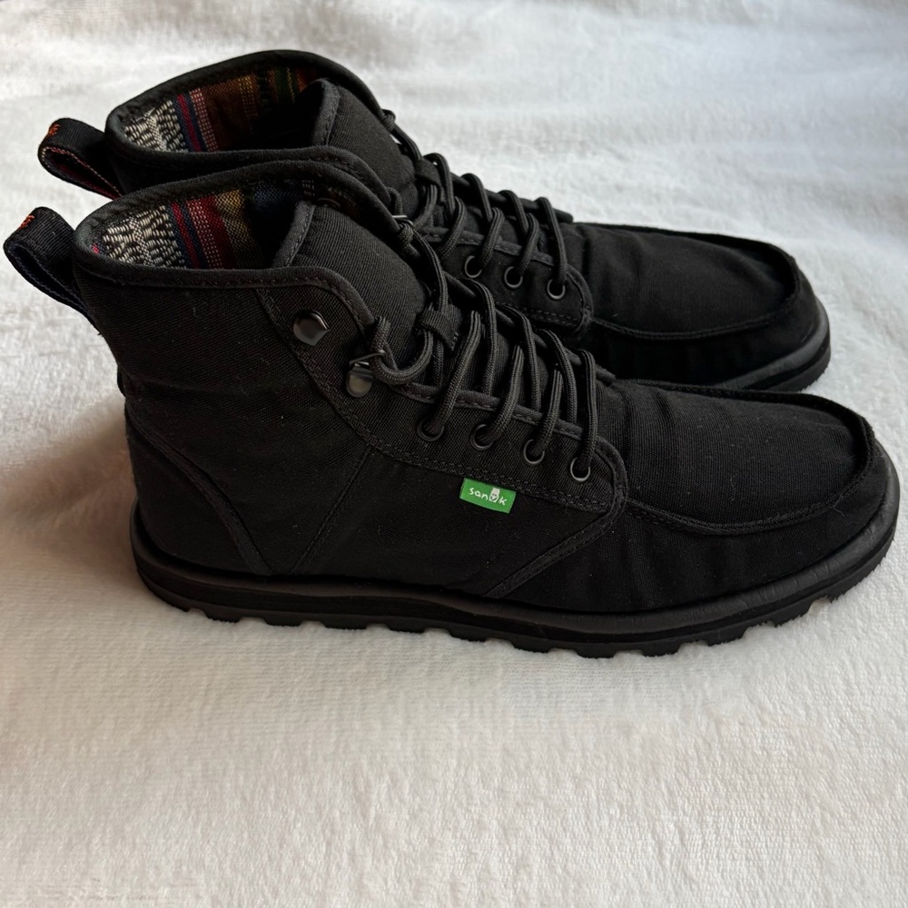Sanuk Men's Black Lace-Up Boots